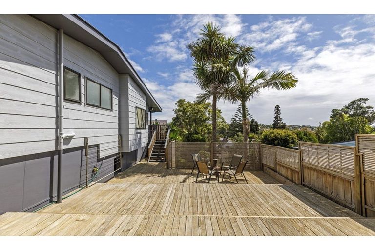 Photo of property in 1/20 Halder Place, Torbay, Auckland, 0632