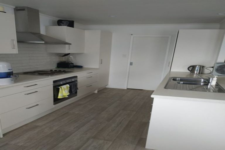 Photo of property in 2/44 Granville Drive, Massey, Auckland, 0614