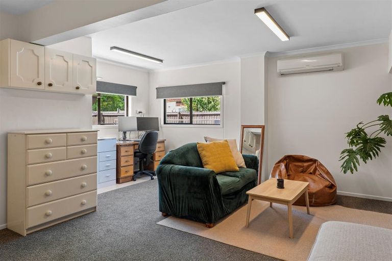 Photo of property in 15 Sonning Place, Redwood, Christchurch, 8051