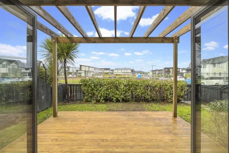 Photo of property in 3 Irving Place, Hobsonville, Auckland, 0616