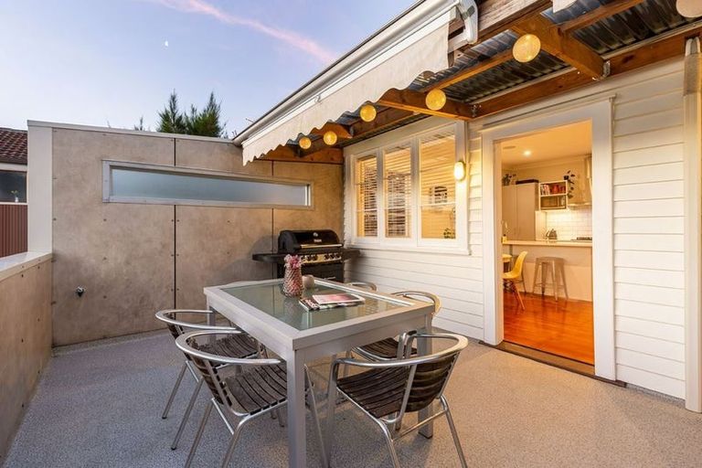 Photo of property in 2/22 Roseberry Avenue, Birkenhead, Auckland, 0626