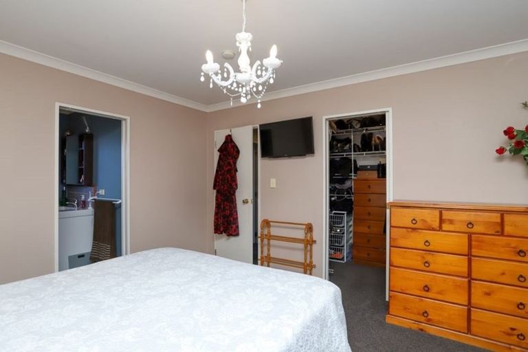 Photo of property in 9 Hollinger Place, Nawton, Hamilton, 3200