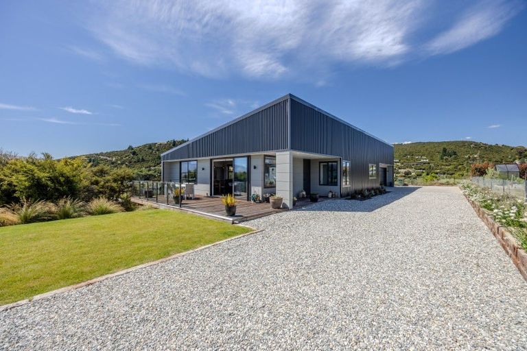 Photo of property in 6 Nokomai Street, Wanaka, 9305