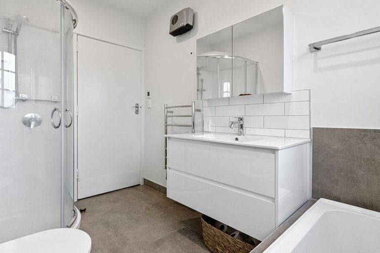 Photo of property in 71a Eastern Terrace, Beckenham, Christchurch, 8023