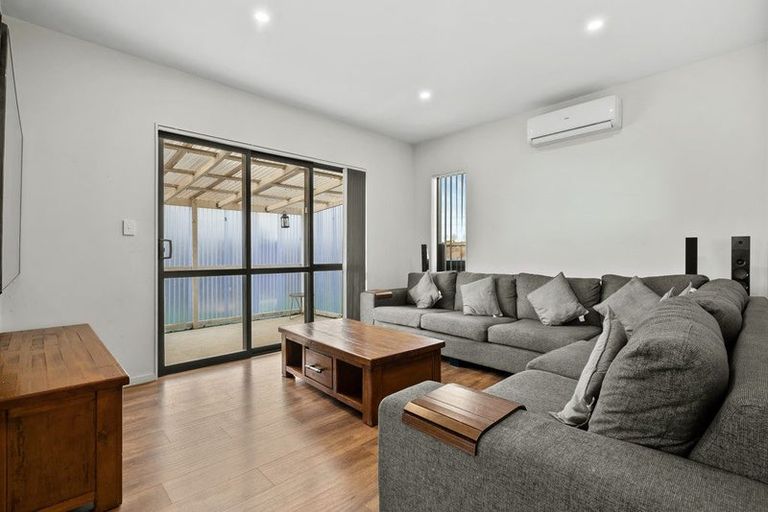 Photo of property in 35 Sapwood Crescent, Takanini, 2110