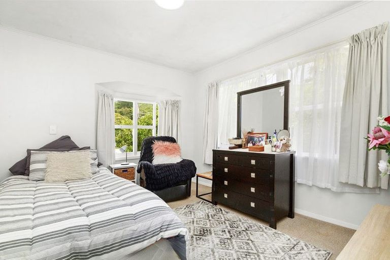 Photo of property in 64 Larsen Crescent, Tawa, Wellington, 5028