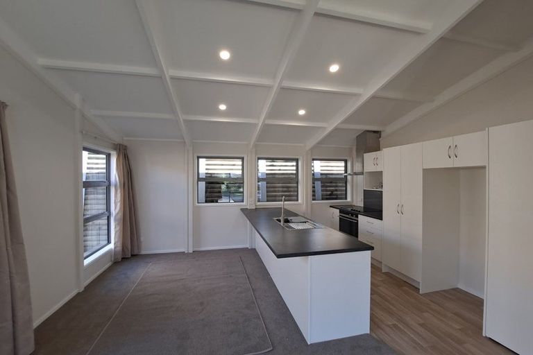 Photo of property in 62 Seaview Road, Marfell, New Plymouth, 4310