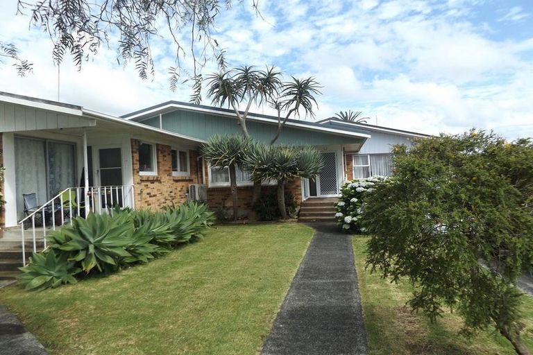 Photo of property in 2/7 Queen Street, Papakura, 2110