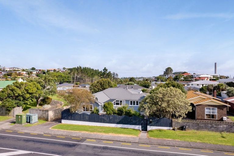 Photo of property in 122 South Road, Spotswood, New Plymouth, 4310