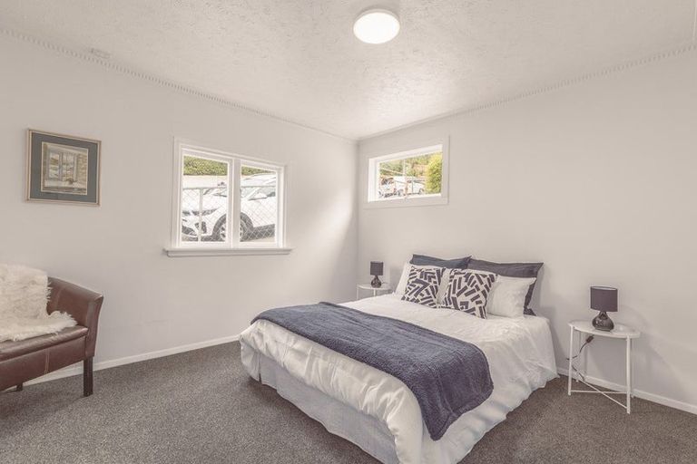 Photo of property in 24 Voelas Road, Lyttelton, 8082