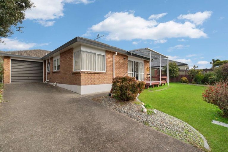 Photo of property in 75 Lakeside Drive, Orewa, 0931