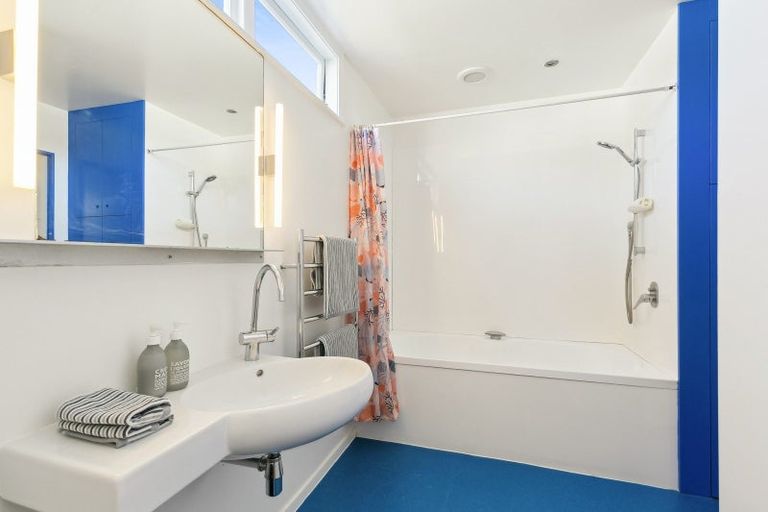 Photo of property in 174 Queens Drive, Lyall Bay, Wellington, 6022