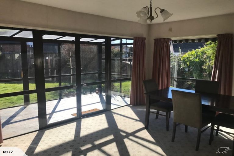 Photo of property in 17 Kingham Place, Avonhead, Christchurch, 8042