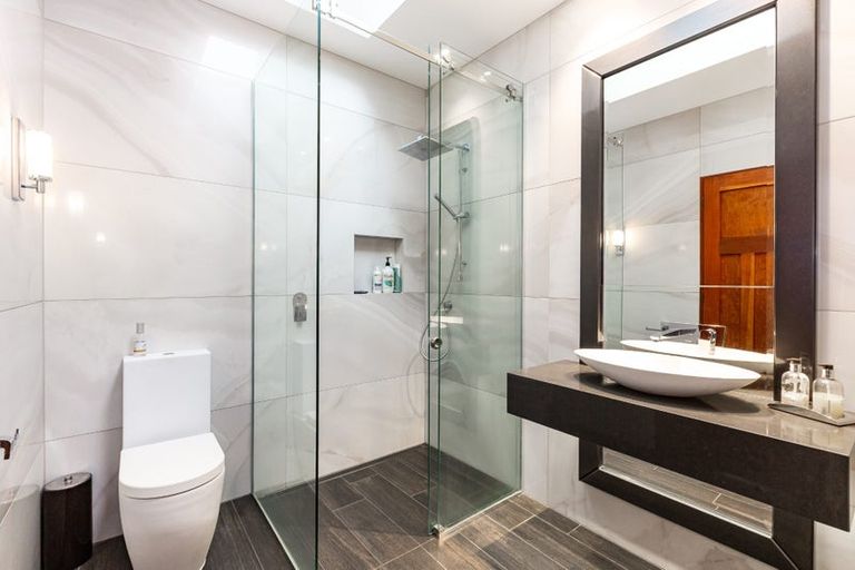 Photo of property in 2 Glen Road, Kelburn, Wellington, 6012