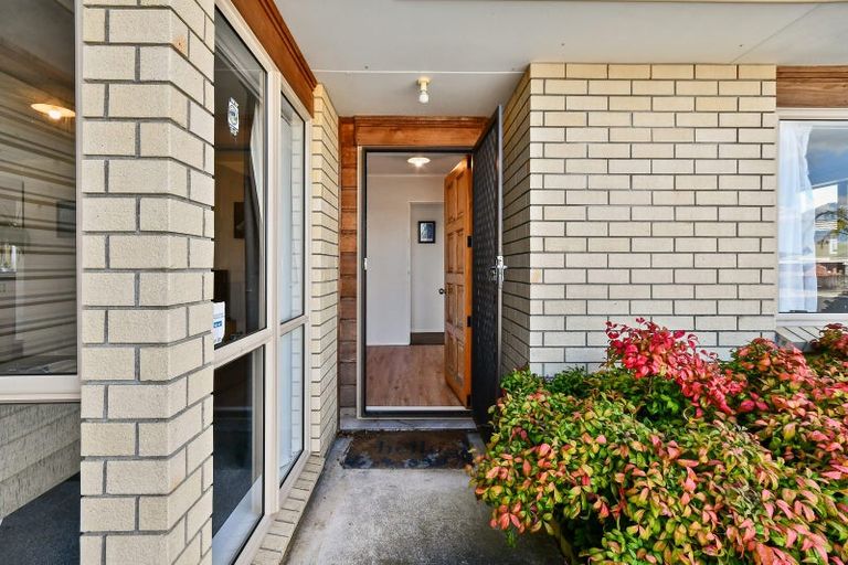 Photo of property in 21 Tonson Place, Weymouth, Auckland, 2103