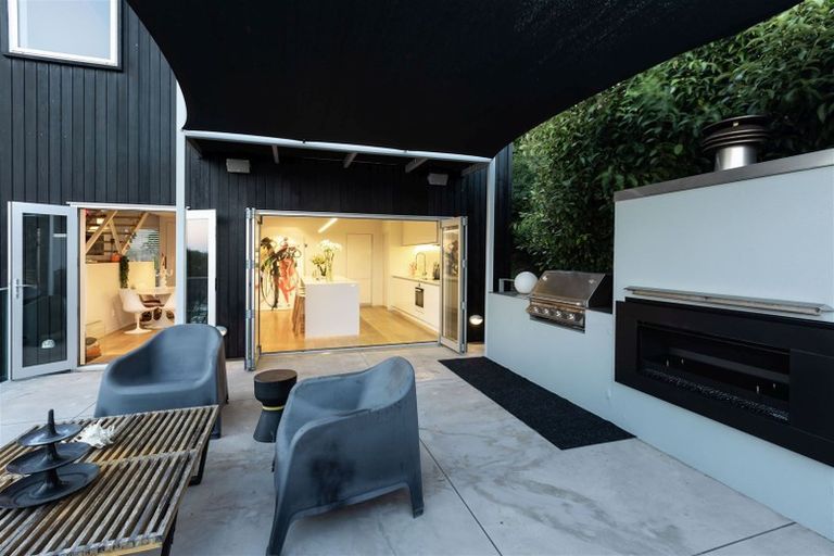 Photo of property in 5 Cecil Wood Way, Richmond Hill, Christchurch, 8081