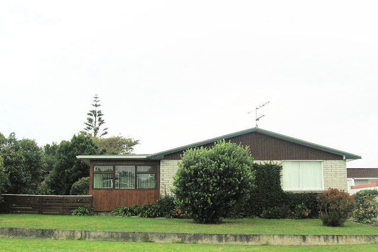 Photo of property in 5 Tahi Road, Paraparaumu Beach, Paraparaumu, 5032