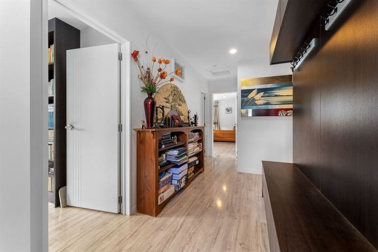 Photo of property in 9 Gwendoline Avenue, Te Atatu Peninsula, Auckland, 0610