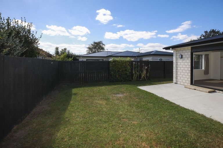 Photo of property in 17u2 Walter Street, Fairfield, Hamilton, 3214