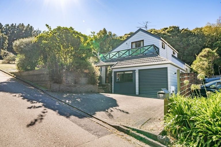 Photo of property in 27 Postgate Drive, Whitby, Porirua, 5024
