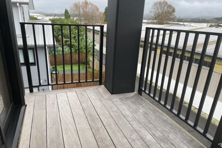 Photo of property in 209/28c Eileen Newey Place, Henderson, Auckland, 0612
