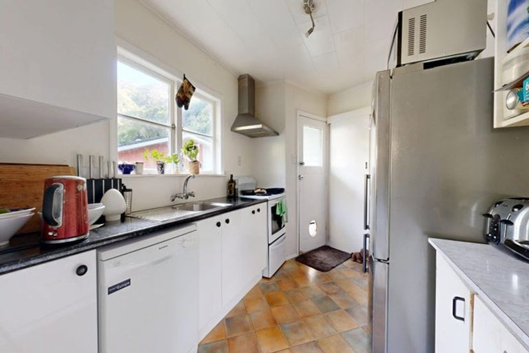 Photo of property in 128 Awarua Street, Ngaio, Wellington, 6035