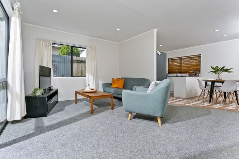 Photo of property in 1/15 Ocean View Road, Hillcrest, Auckland, 0627