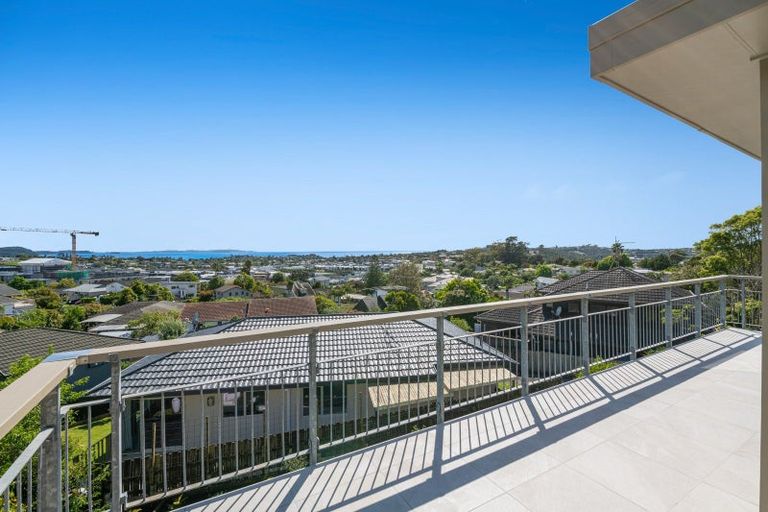 Photo of property in 20 Whangaparaoa Road, Red Beach, 0932