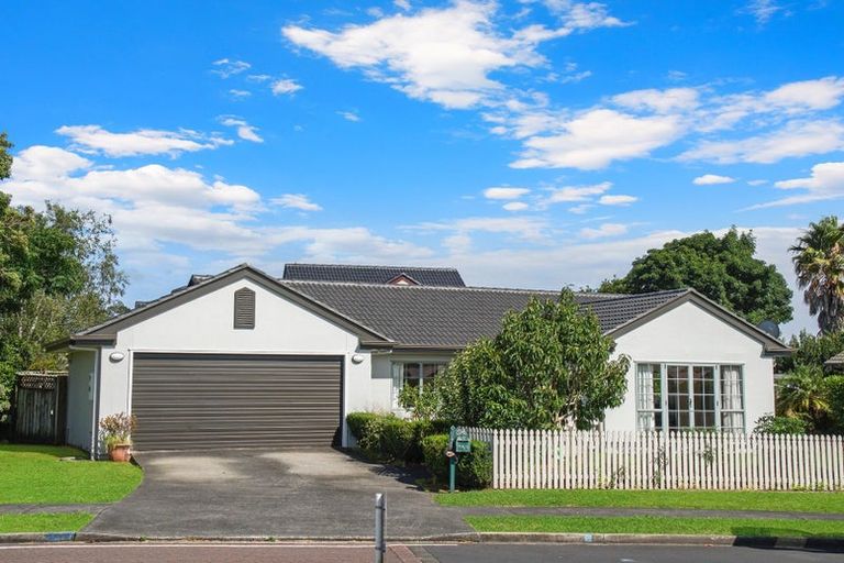 Photo of property in 2 Hillwell Drive, Henderson, Auckland, 0612