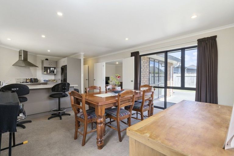 Photo of property in 33 Geneva Terrace, Kelvin Grove, Palmerston North, 4414