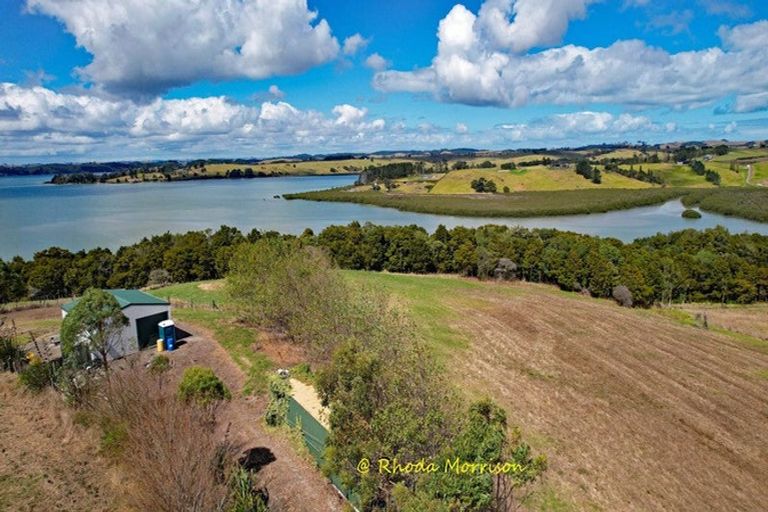 Photo of property in 196 Metcalfe Road, Matakohe, 0593