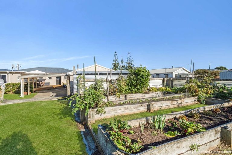 Photo of property in 22 Egmont Street, Castlecliff, Whanganui, 4501