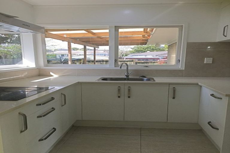 Photo of property in 2/349 Pakuranga Road, Pakuranga Heights, Auckland, 2010