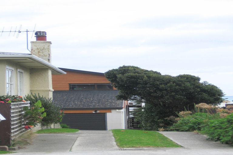 Photo of property in 124 Seaview Road, Paraparaumu Beach, Paraparaumu, 5032