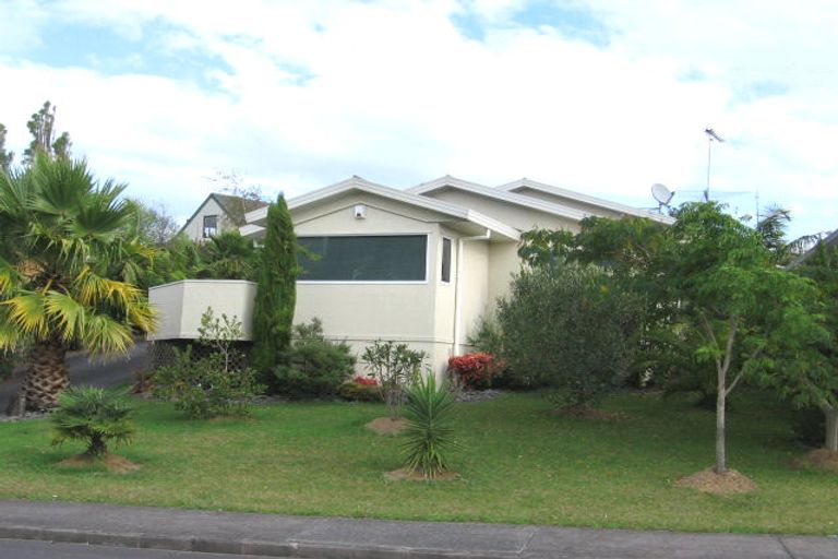 Photo of property in 70 Granville Drive, Massey, Auckland, 0614