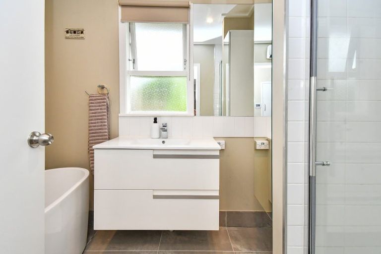 Photo of property in 21 Hatherlow Street, Glenfield, Auckland, 0629