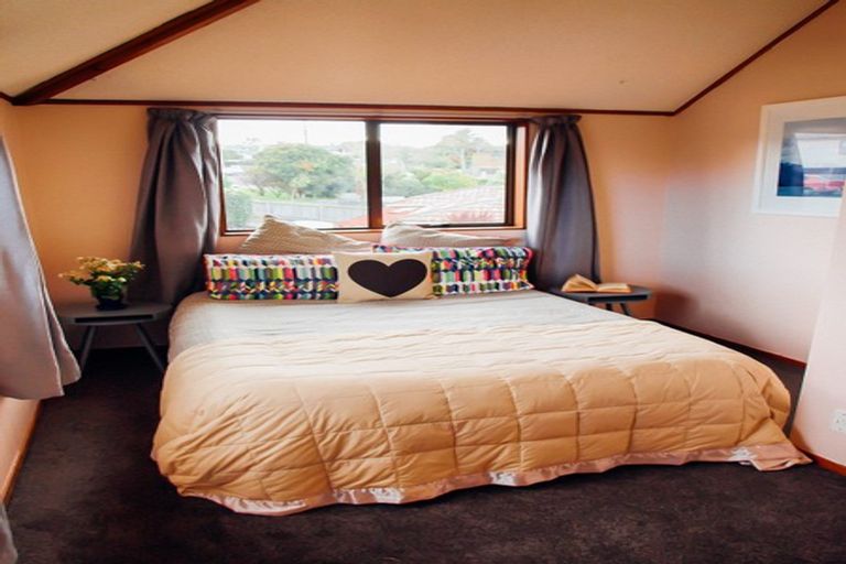 Photo of property in 36a Colwill Road, Massey, Auckland, 0614