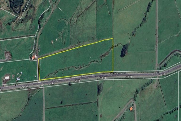 Photo of property in 582 York Road, Midhirst, Stratford, 4394