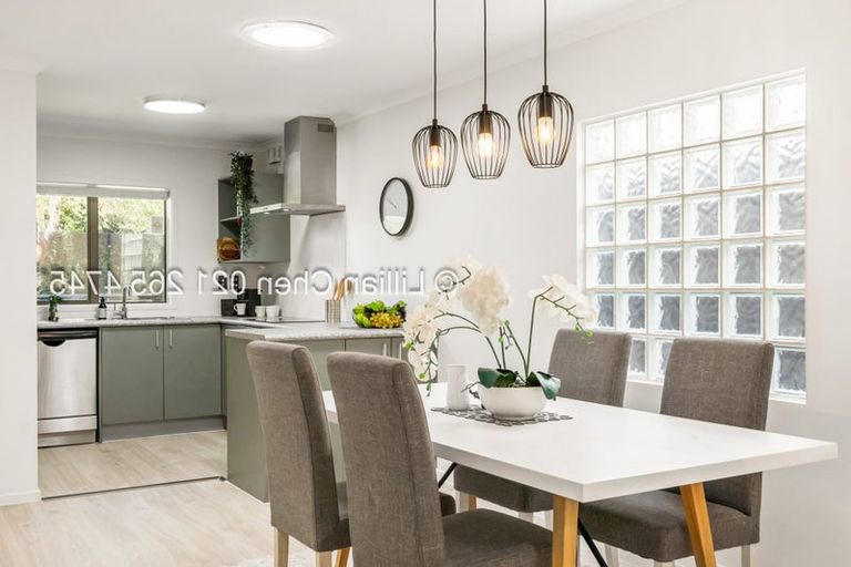 Photo of property in 27 Verdale Circle, Glen Eden, Auckland, 0602