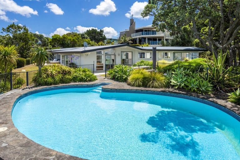 Photo of property in 62 Sharon Road, Waiake, Auckland, 0630