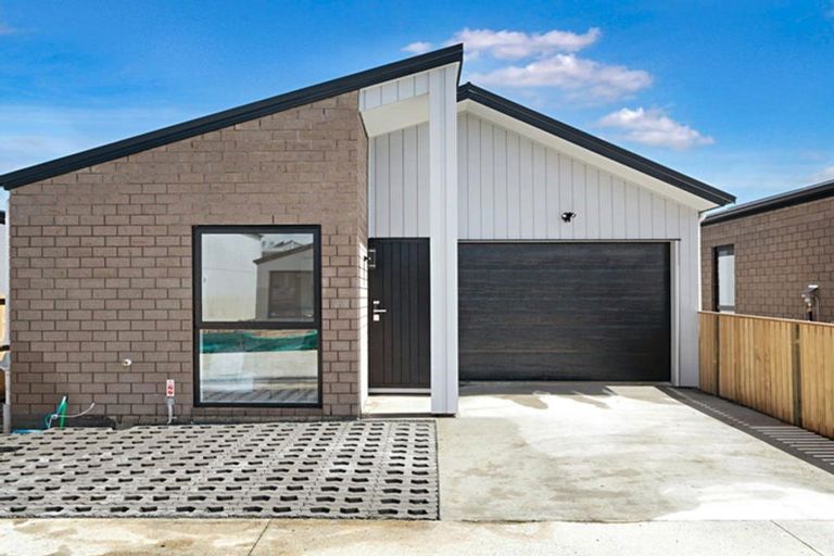 Photo of property in 31a Biokovo Street, Massey, Auckland, 0614