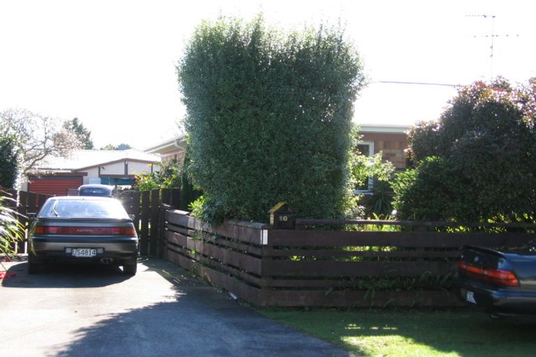 Photo of property in 10 Hill Crescent, Papakura, 2110