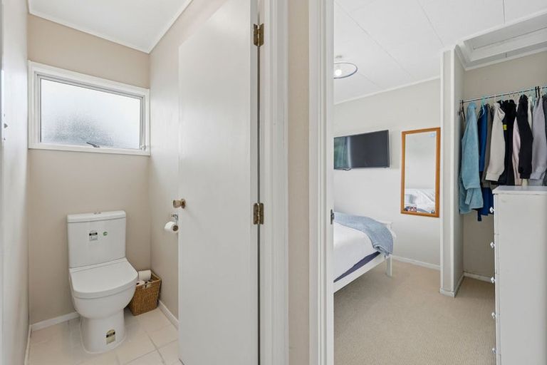 Photo of property in 2/16 Crosby Road, West Harbour, Auckland, 0618