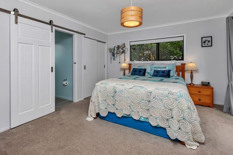 Photo of property in 1 Ishtar Place, One Tree Point, 0118