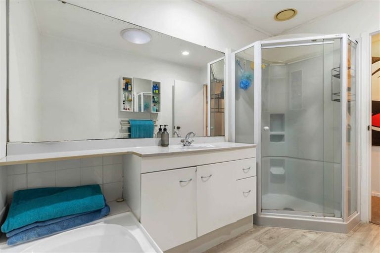 Photo of property in 9 Owl Court, Unsworth Heights, Auckland, 0632