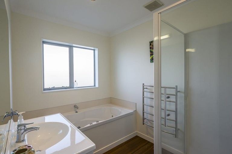 Photo of property in 14 Petrel Close, Paraparaumu Beach, Paraparaumu, 5032