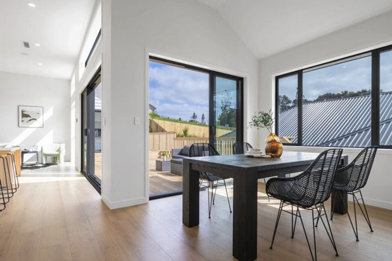 Photo of property in 17 Awanui Road, Red Beach, 0932