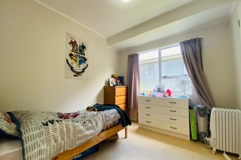 Photo of property in 2/18 Elliott Avenue, Bayview, Auckland, 0629