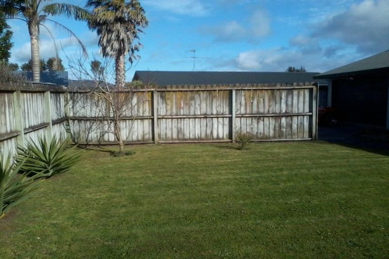 Photo of property in 12 O'sullivan Place, Waiuku, 2123