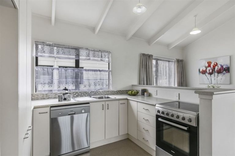 Photo of property in 29 Loughanure Place, Massey, Auckland, 0614